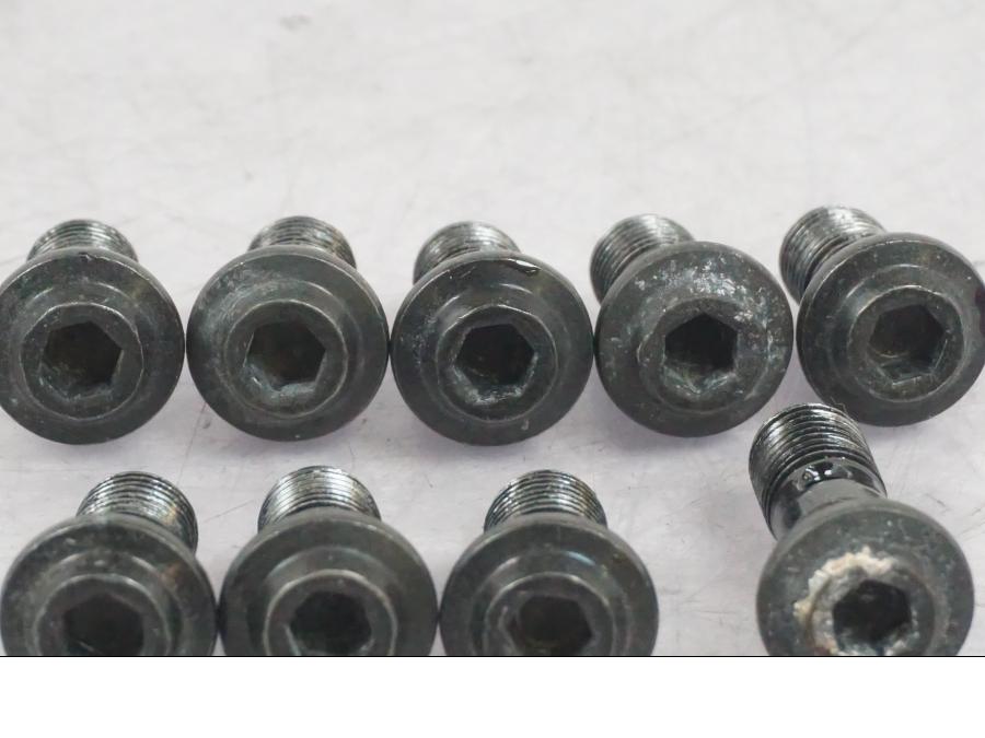 Vänster sida på Bromsledning från en Yamaha MT-09 -2016 motorcykel.