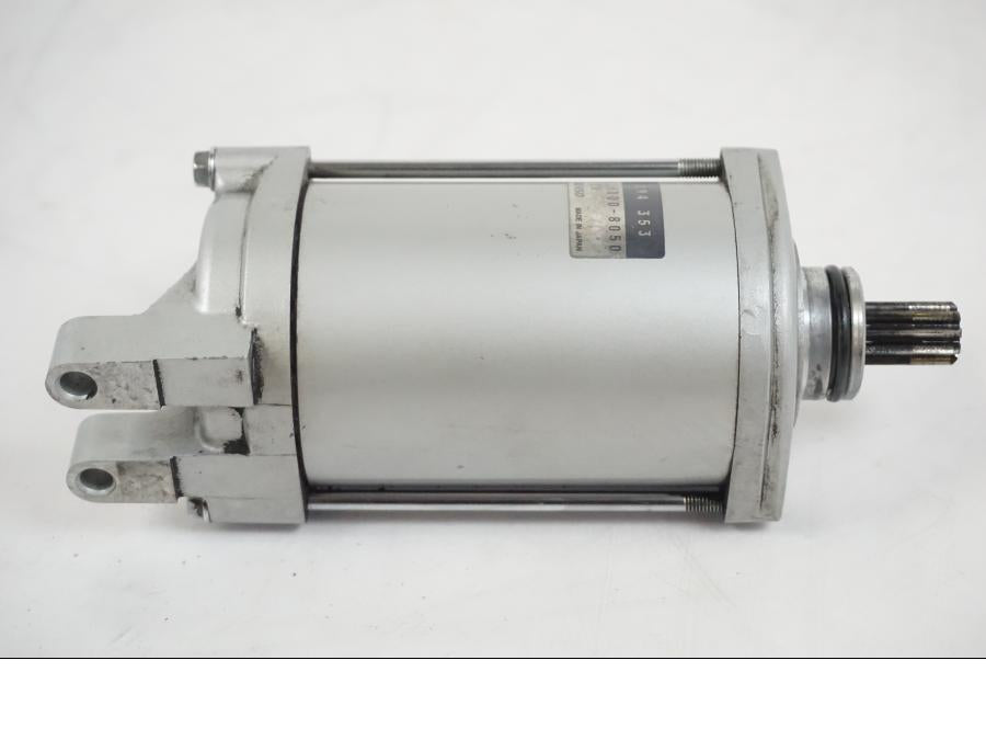 Vänster sida på Startmotor från en BMW F 650 CS -2002 motorcykel.