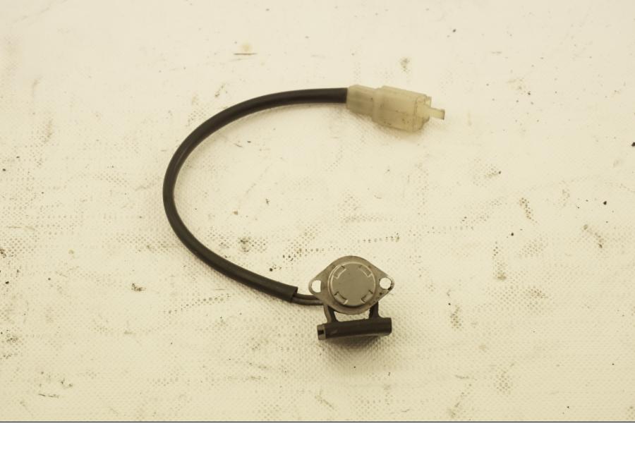 Framsidan på Relä från en Yamaha XVS 1100 -2000 motorcykel.