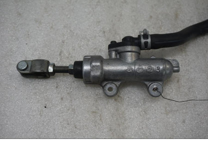 Baksidan på Bromshuvudcylinder från en Suzuki GSX-R 1000 -2003 motorcykel.