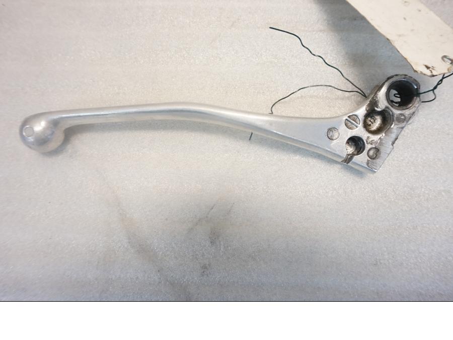 Baksidan på Kopplingsgrepp från en Honda CBR 900 RR -1997 motorcykel.