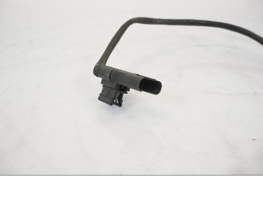 Höger sida på Lambdasond från en BMW S 1000 XR -2019 motorcykel.