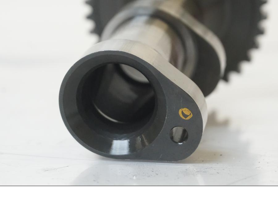 Baksidan på Kamaxel från en KTM 1190 Adventure -2015 motorcykel.