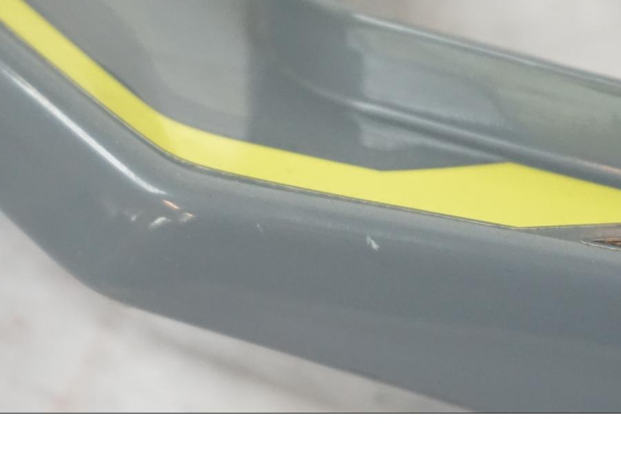 Höger sida på Bakvinge från en Yamaha MT 125 -2017 motorcykel.