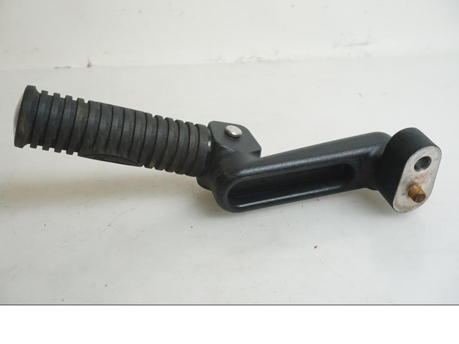 Baksidan på Fotpinne från en Indian Chieftain Dark Horse -2019 motorcykel.