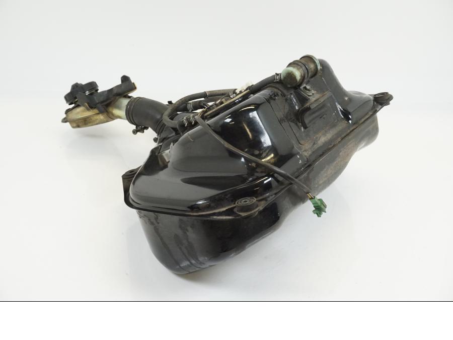 Höger sida på Bensintank från en Suzuki VL 1500 -1999 motorcykel.