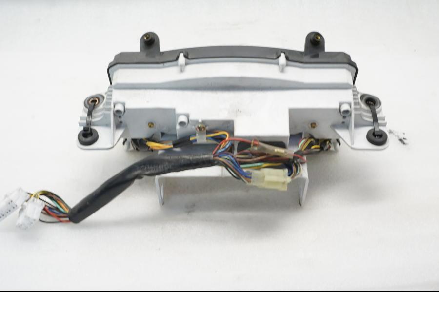 Höger sida på Instrumentpanel från en Yamaha XVZ 13TD -1999 motorcykel.