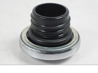 Vänster sida på Bensintanklucka från en H-D Softail Standard FXST -2001 motorcykel.