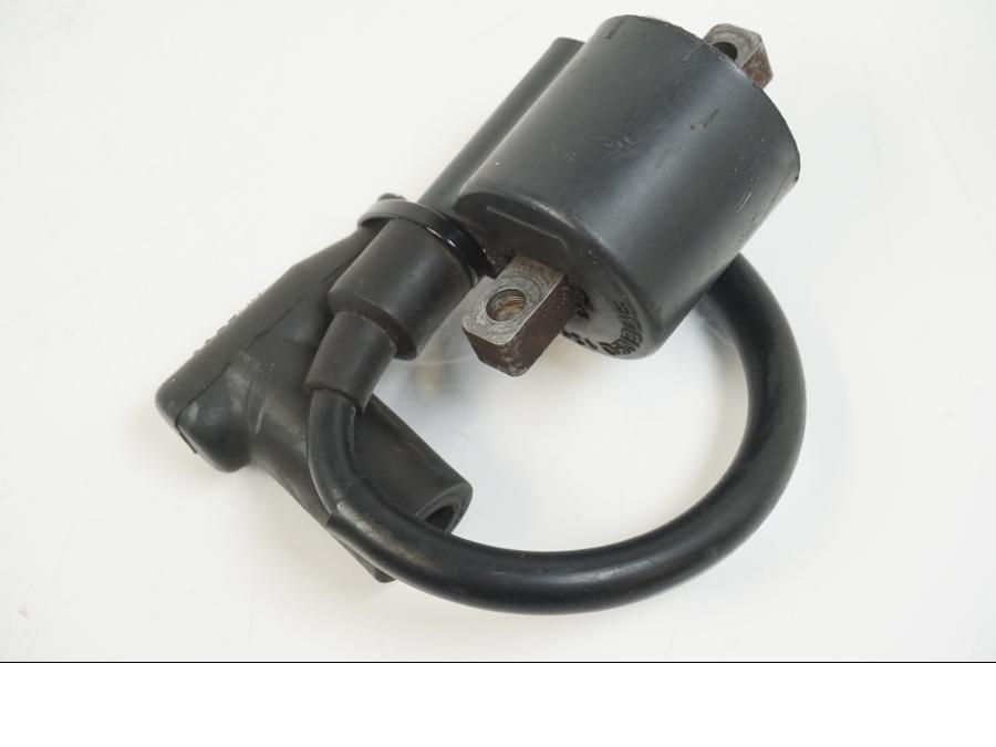 Snett uppifrån på Tändspole från en Aprilia RS 125 -2008 motorcykel.