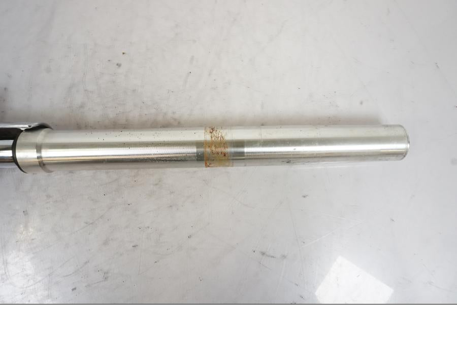 Snett uppifrån på Gaffelben från en Kawasaki VN 1500 -2003 motorcykel.