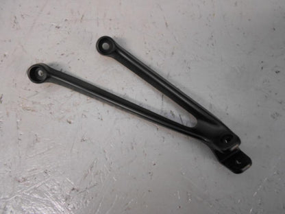 Framsidan på Fotpinnefäste från en BMW S 1000 RR -2015 motorcykel.