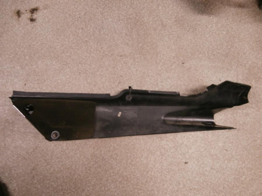 Vänster sida på Bakvinge från en Honda VFR 750 -1992 motorcykel.