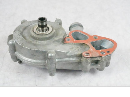 Snett nerifrån på Vattenpump från en BMW K 1200 S -2005 motorcykel.