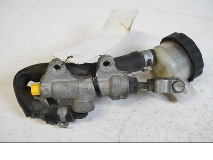 Framsidan på Bromshuvudcylinder från en Kawasaki ZX-9R -1996 motorcykel.