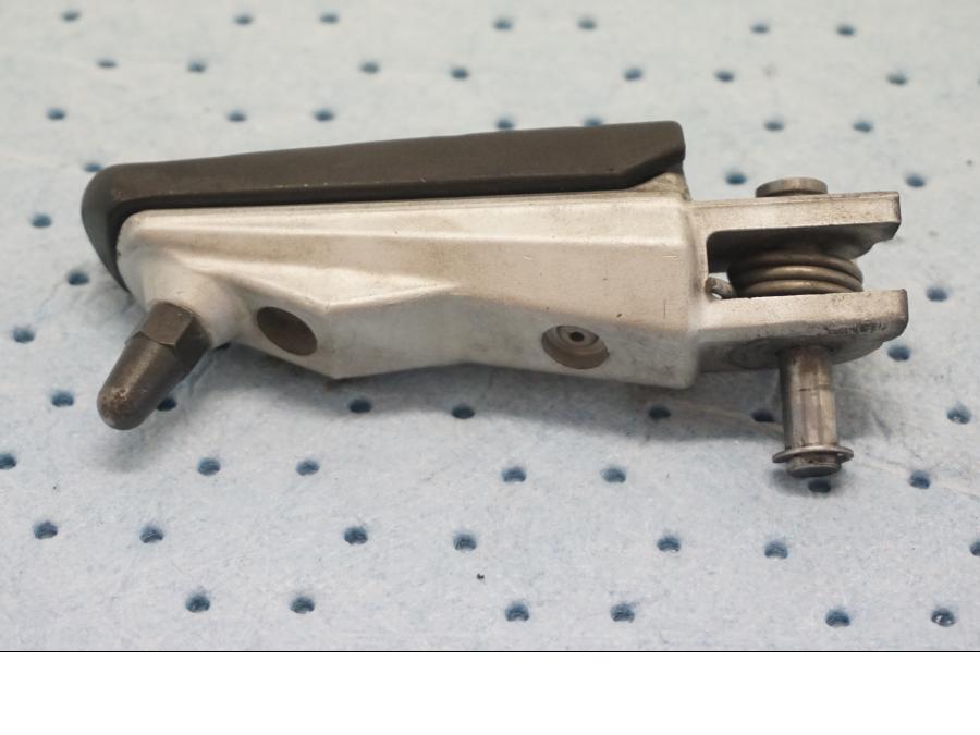 Baksidan på Fotpinne från en BMW F 800 ST -2007 motorcykel.