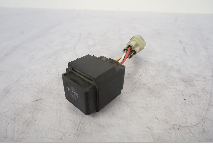 Framsidan på Bensinpumpsrelä från en Kawasaki VN 1500 -2003 motorcykel.