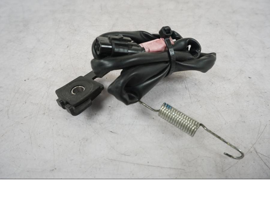 Framsidan på Bromsljuskontakt från en Yamaha MT 125 -2017 motorcykel.