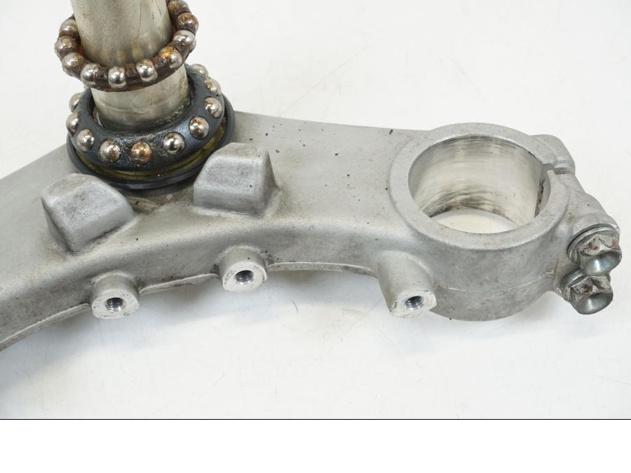 Höger sida på Gaffelkrona från en Honda XL 1000 V -1999 motorcykel.