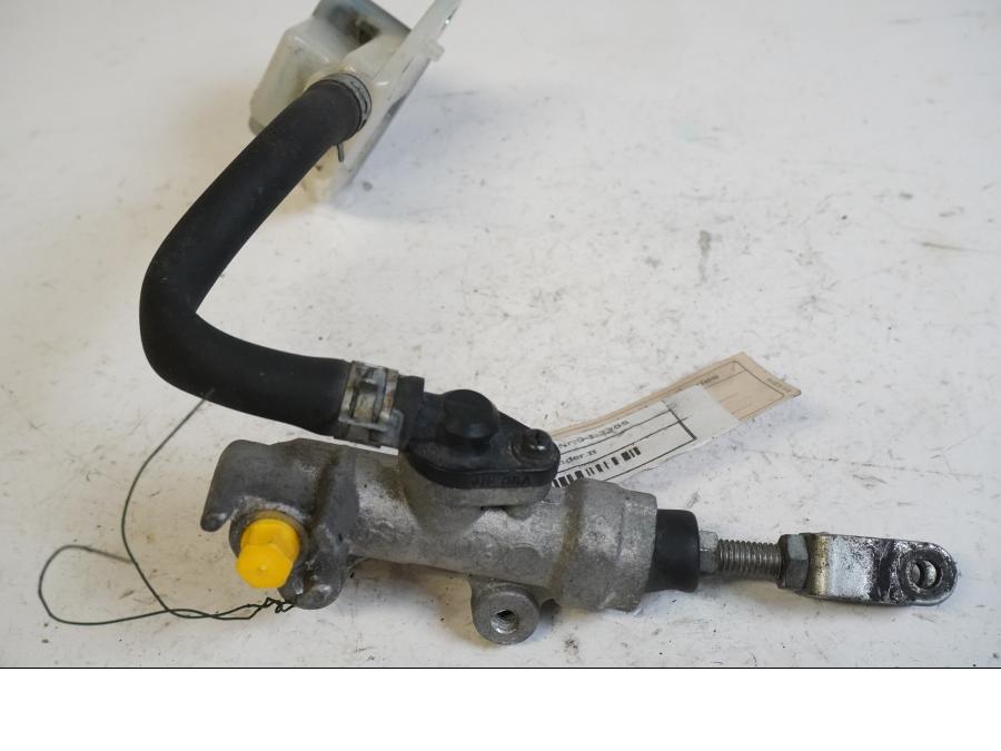 Framsidan på Bromshuvudcylinder från en Suzuki GSX 1300 R -2008 motorcykel.