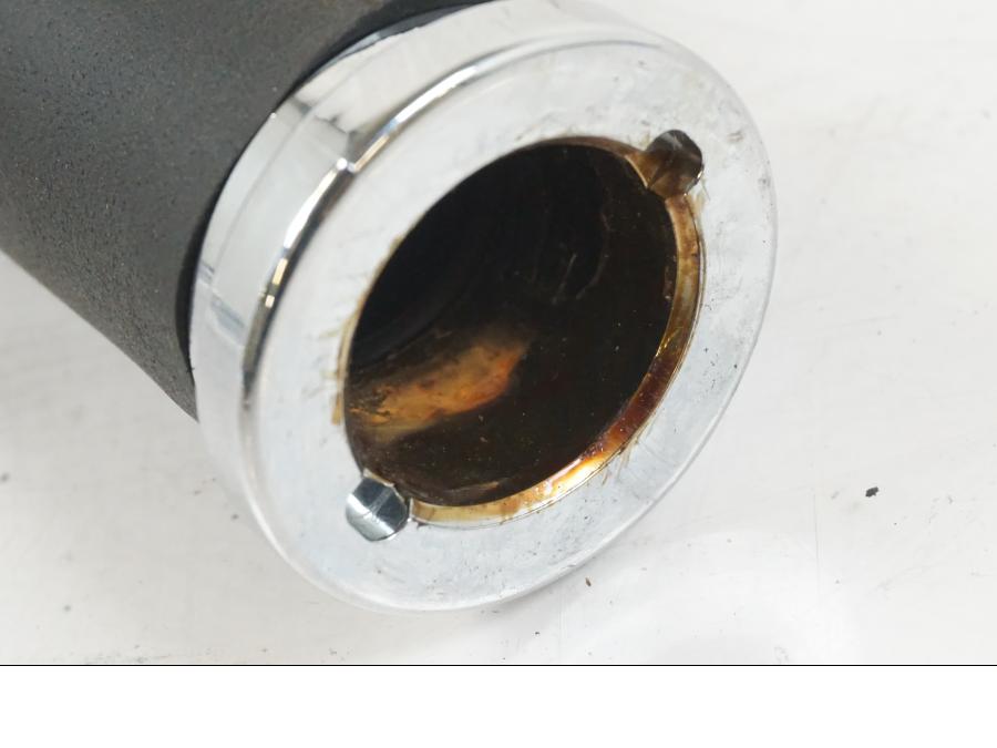 Vänster sida på Handtag från en Suzuki VZR 1800 -2009 motorcykel.