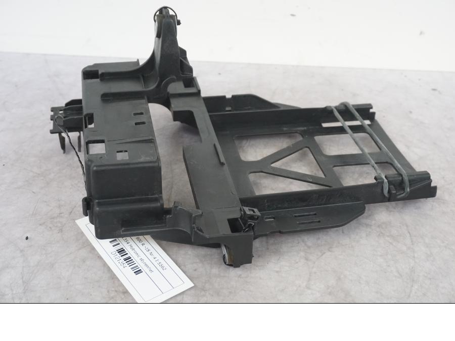 Vänster sida på Motronic styrenhet från en BMW F 800 R -2018 motorcykel.