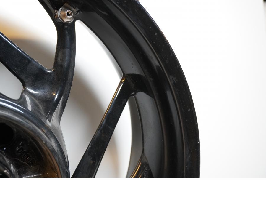 Extrabild4 på Fälg från en BMW F 800 R -2011 motorcykel.