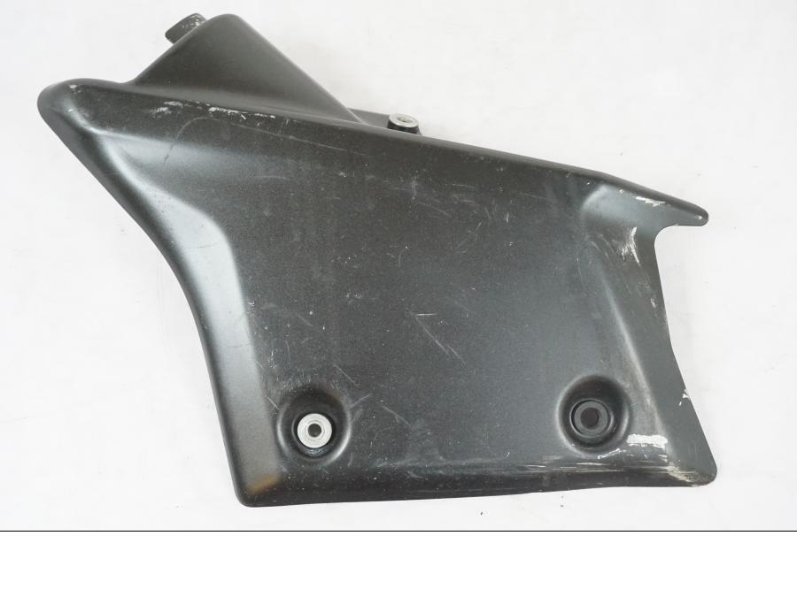 Framsidan på Värmeskydd från en Kawasaki ZX-6R -2011 motorcykel.