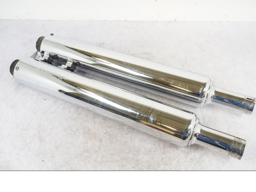 Baksidan på Ljuddämpare från en H-D Fat Boy -2010 motorcykel.