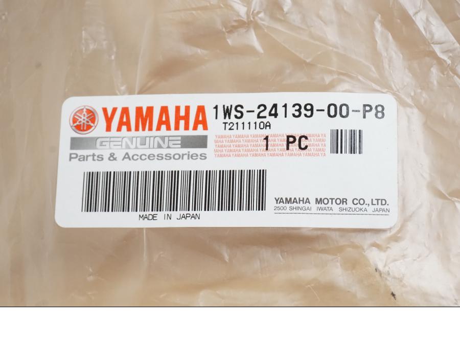 Snett nerifrån på Bensintankskåpa från en Yamaha MT-07 -2017 motorcykel.