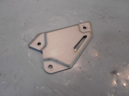 Framsidan på Fotpinnehälskydd från en Kawasaki Z 900 -2018 motorcykel.