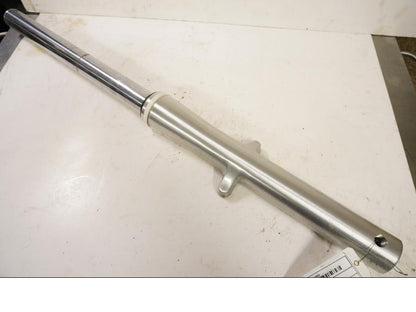 Framsidan på Gaffelben från en Yamaha XVS 650 -2002 motorcykel.