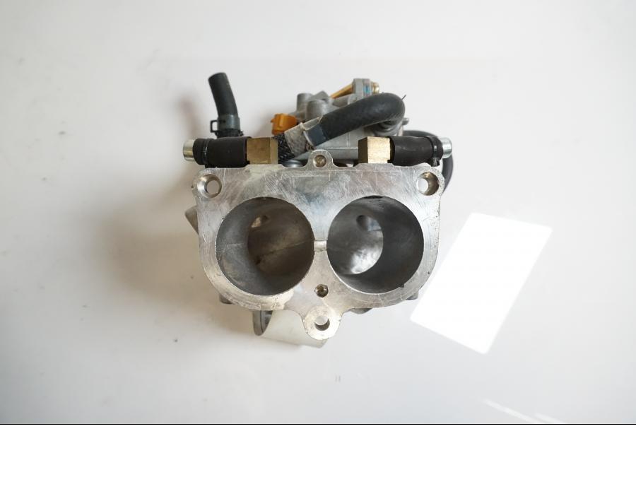 Vänster sida på Spjällhus från en Kawasaki VN 1500 Mean Streak -2003 motorcykel.