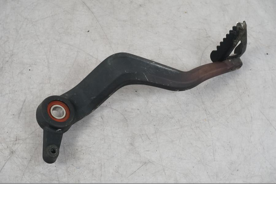 Höger sida på Bromspedal från en KTM 1290 Super Adventure R -2018 motorcykel.