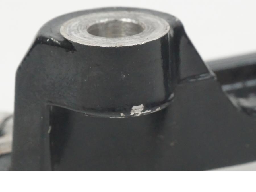 Vänster sida på Bromsoksfäste från en Yamaha XJ 900 -1997 motorcykel.