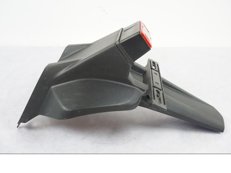 Vänster sida på Skylthållare från en Suzuki GSX-R 750 -2006 motorcykel.