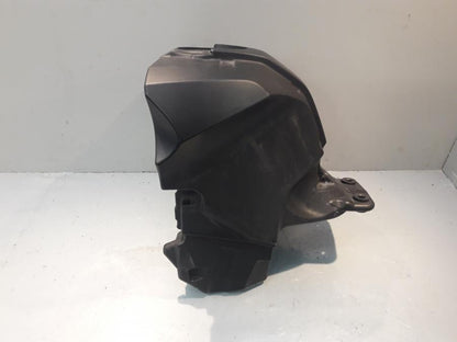 Framsidan på Bensintank från en BMW K 1200 S -2008 motorcykel.