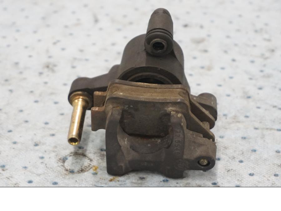 Baksidan på Bromsok från en BMW F 650 -1998 motorcykel.