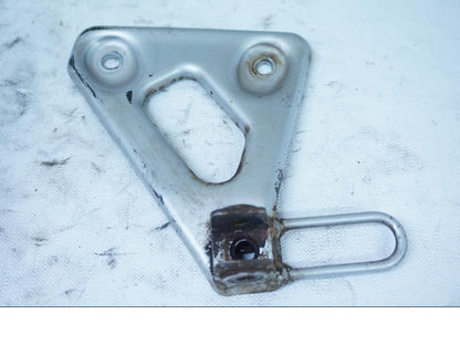 Framsidan på Fotpinnefäste från en Honda XL 600 V -1994 motorcykel.