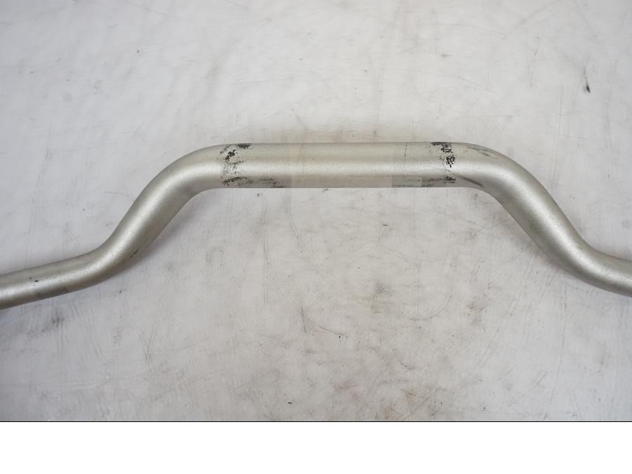 Snett uppifrån på Styre från en Yamaha MT-09 -2020 motorcykel.