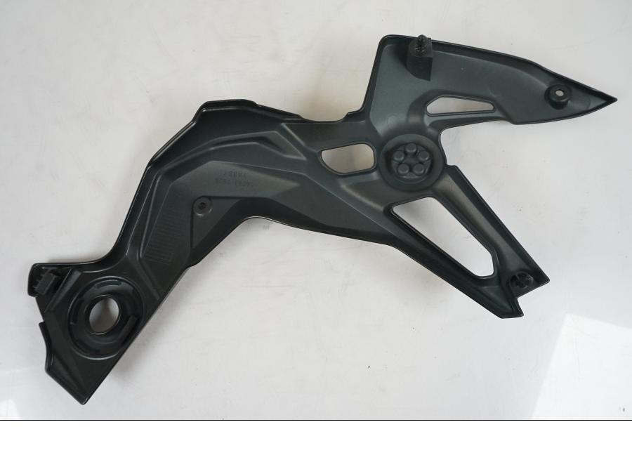 Höger sida på Ramskydd från en Kawasaki Z 900 -2021 motorcykel.