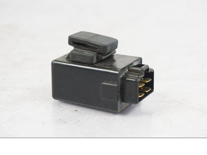 Vänster sida på Relä från en Yamaha XVS 1100 -2004 motorcykel.