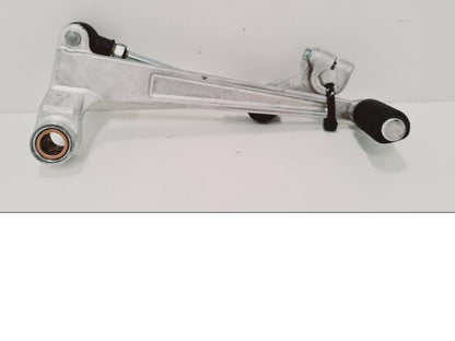 Baksidan på Växelpedal från en Suzuki DL 1000 -2016 motorcykel.