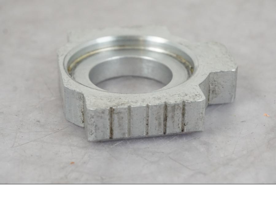 Höger sida på Styrplatta från en KTM 1290 Super Adventure S -2022 motorcykel.