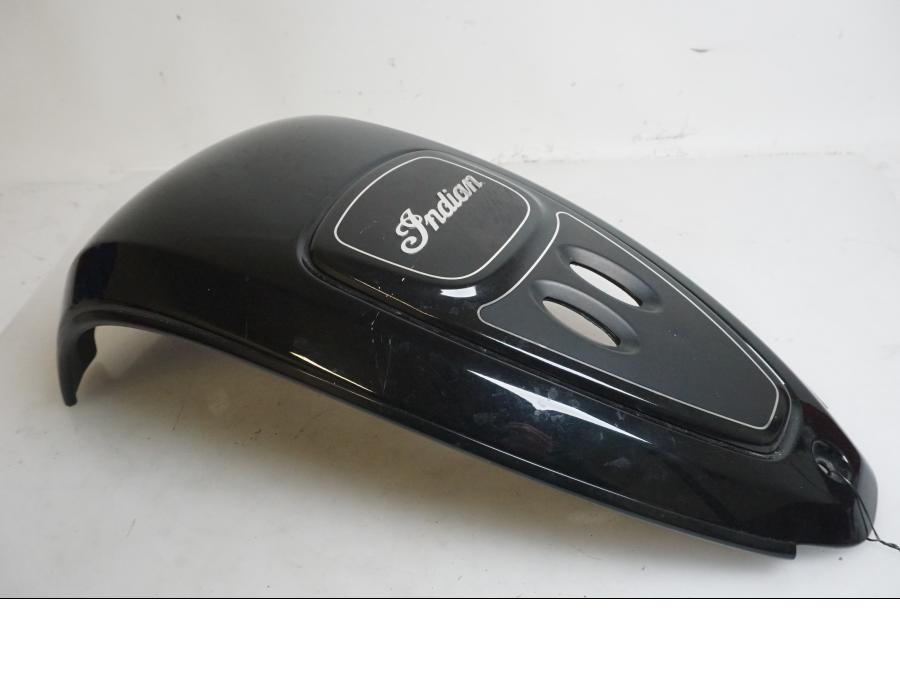 Framsidan på Bensintankskåpa från en Indian Chieftain Dark Horse -2019 motorcykel.