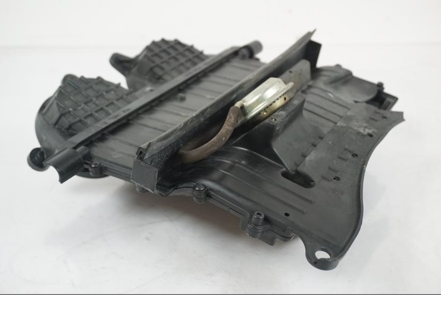 Vänster sida på Luftburksnorkel från en Honda CBR 1000 -2005 motorcykel.