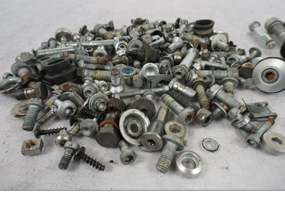 Höger sida på Skruv / Mutter etc från en KTM 990 Super Duke -2006 motorcykel.