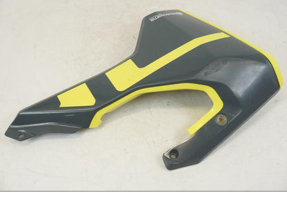 Höger sida på Kylarvinge från en Husqvarna 701 Supermoto -2020 motorcykel.