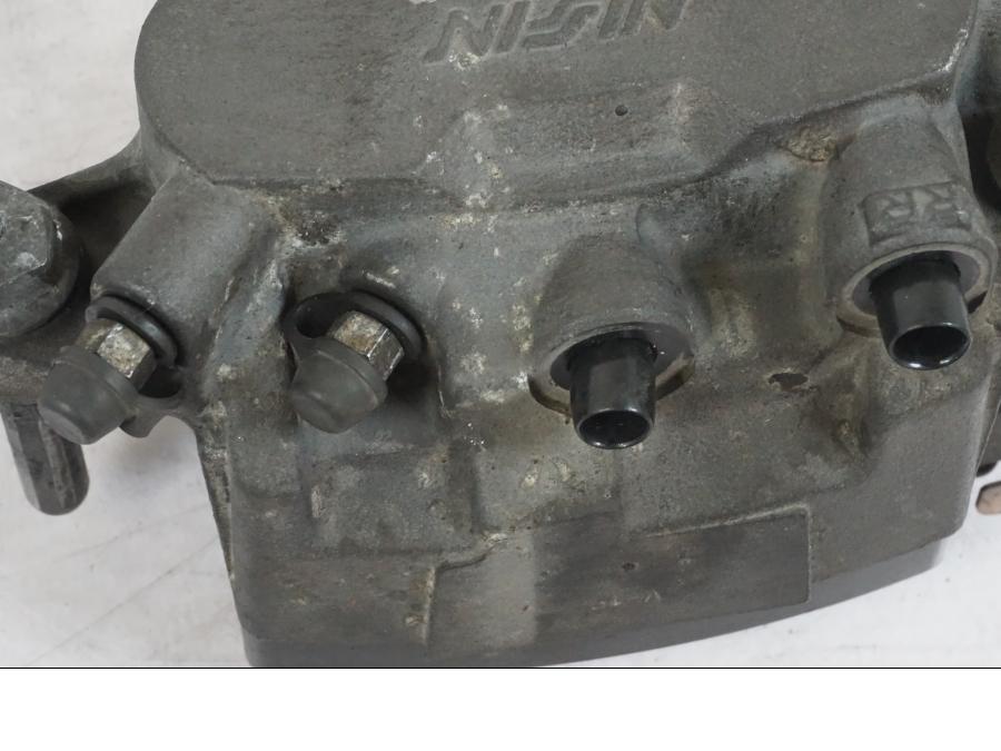 Baksidan på Bromsok från en Honda CBR 1000 F -1999 motorcykel.