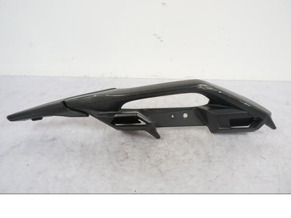 Framsidan på Passagerarhandtag från en Kawasaki Versys 650 -2014 motorcykel.