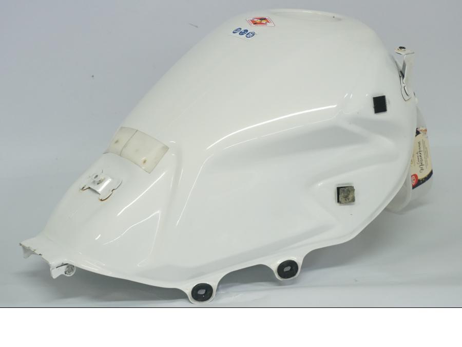 Höger sida på Bensintank från en Kawasaki Z 900 -2019 motorcykel.